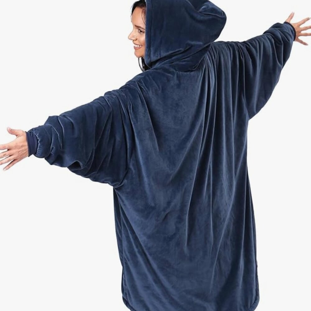 THE COMFY Original | Sherpa Lined Microfiber Fleece Wearable Blanket, Oversized